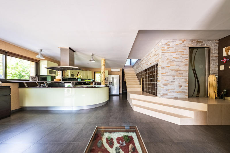 Maison - 230 m² - 8 pièces