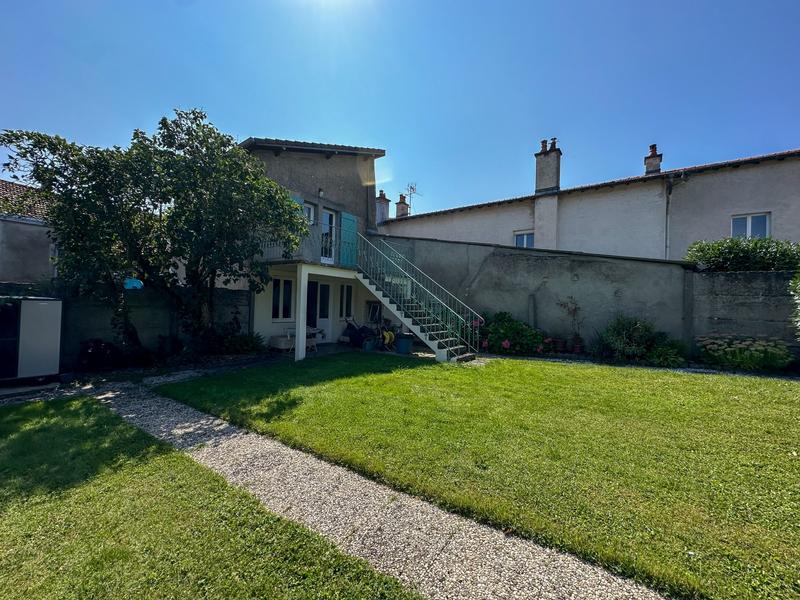 Maison - 265 m² - 10 pièces