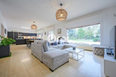 Maison - 250 m² - 6 pièces