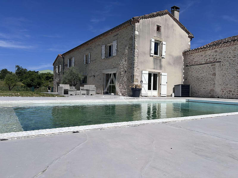 Maison - 323 m² - 5 pièces