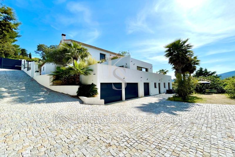 Villa - 297 m² - 9 pièces