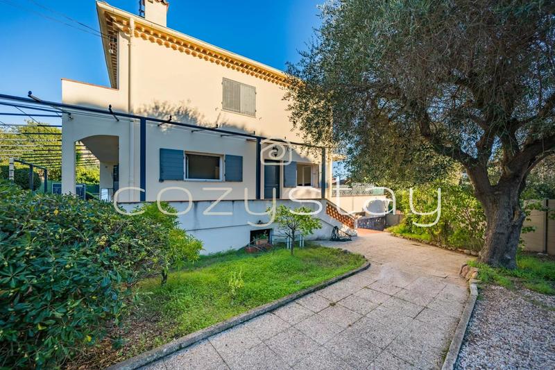Villa - 305 m² - 10 pièces