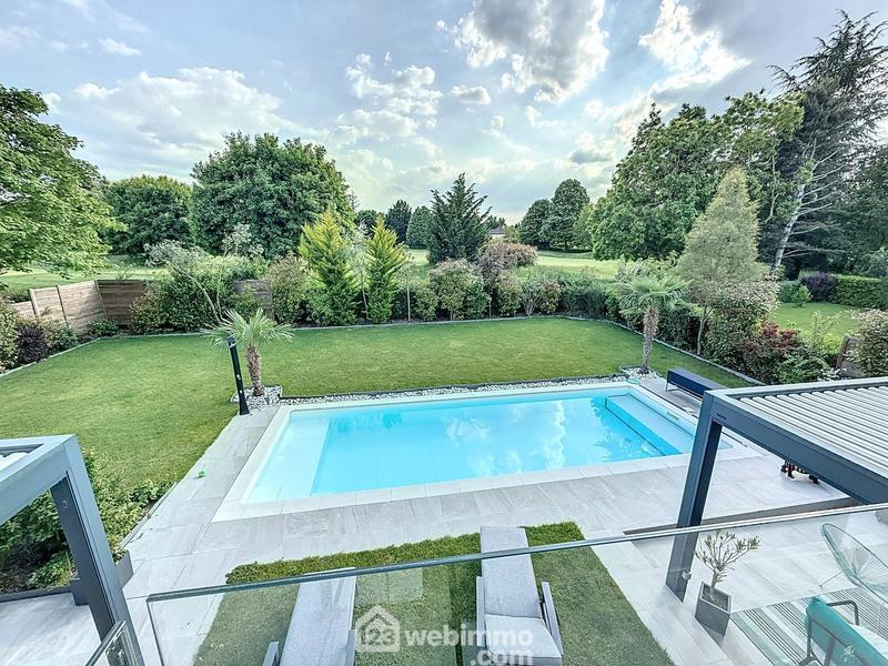 Maison - 230 m² - 7 pièces