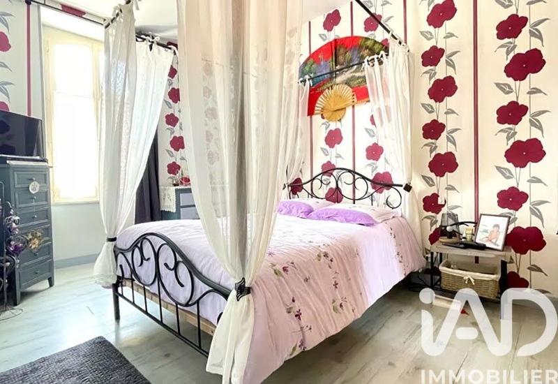 Maison - 1 215 m² - 7 pièces