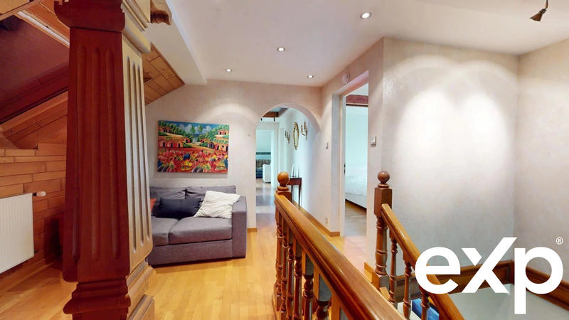 Maison - 204 m² - 7 pièces