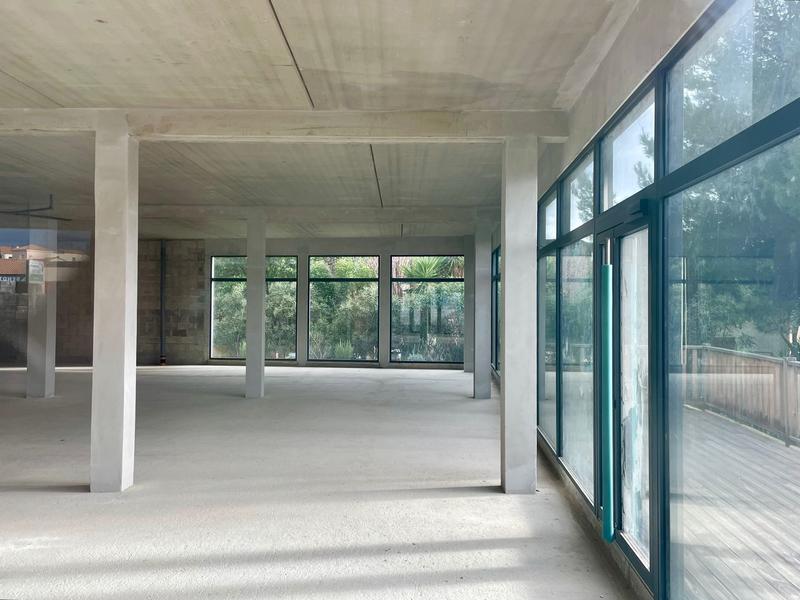 Local commercial - 306 m² - 1 pièce