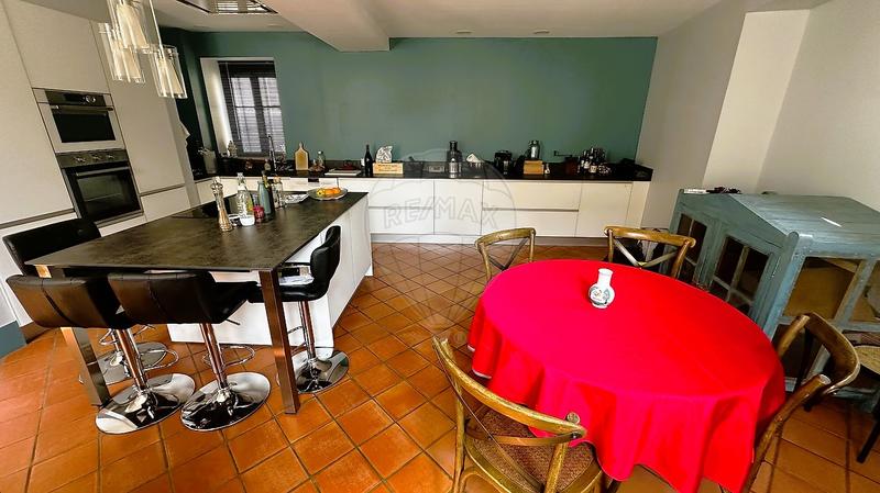 Maison - 203 m² - 7 pièces