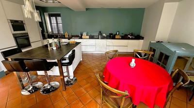 Maison - 203 m² - 7 pièces