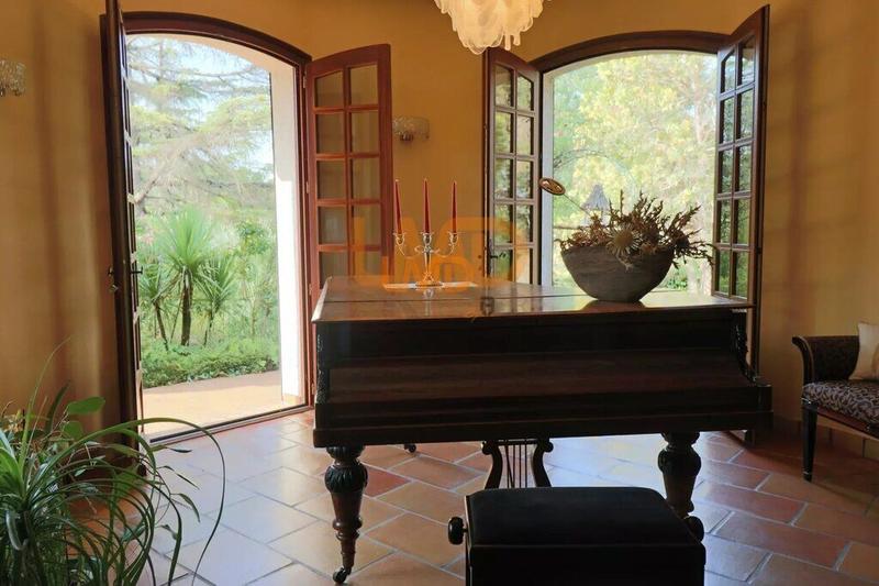 Maison - 282 m² - 11 pièces