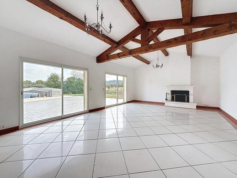 Maison - 261 m² - 11 pièces