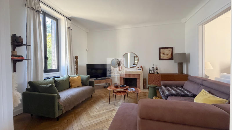 Maison - 343 m² - 11 pièces