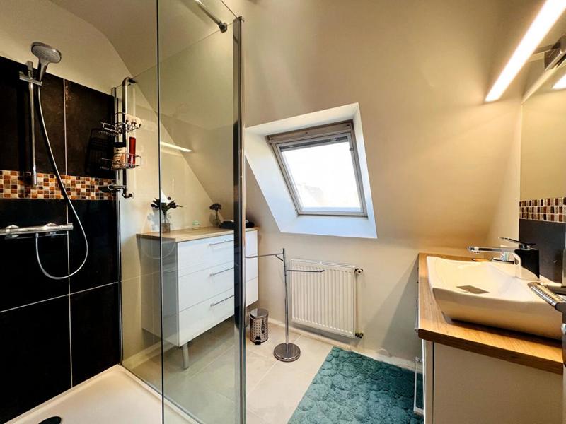 Maison - 205 m² - 9 pièces