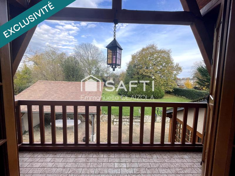 Maison - 235 m² - 9 pièces