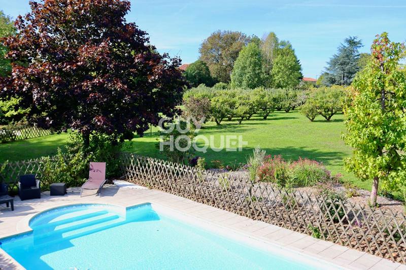 Demeure - 221 m² - 5 pièces