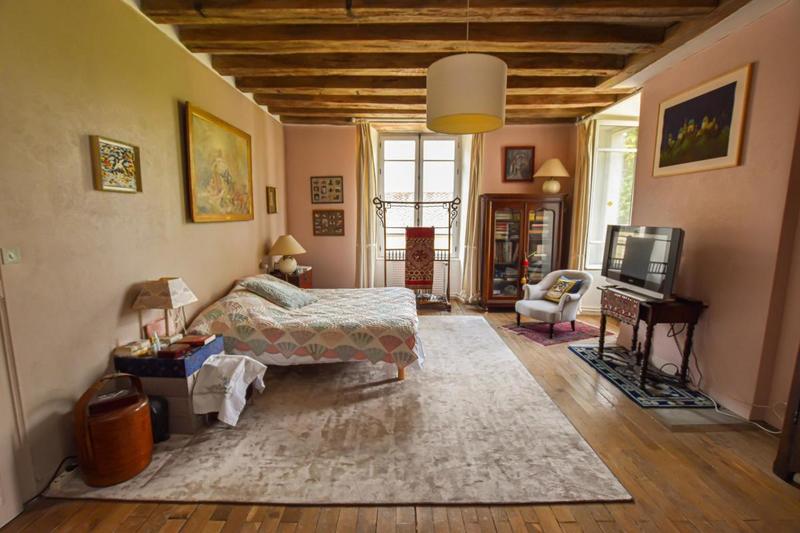 Demeure - 303 m² - 10 pièces