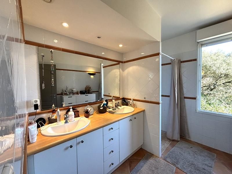 Villa - 200 m² - 5 pièces