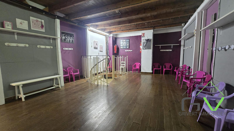 Local commercial - 322 m² - 8 pièces