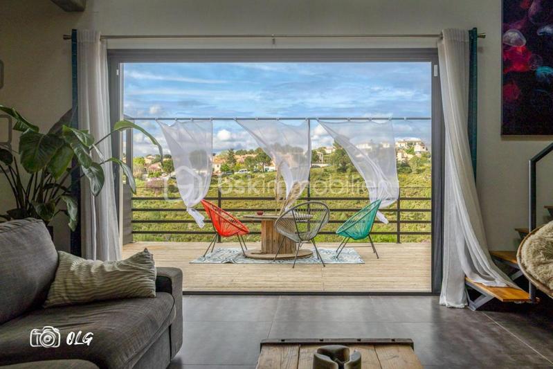 Maison - 208 m² - 6 pièces