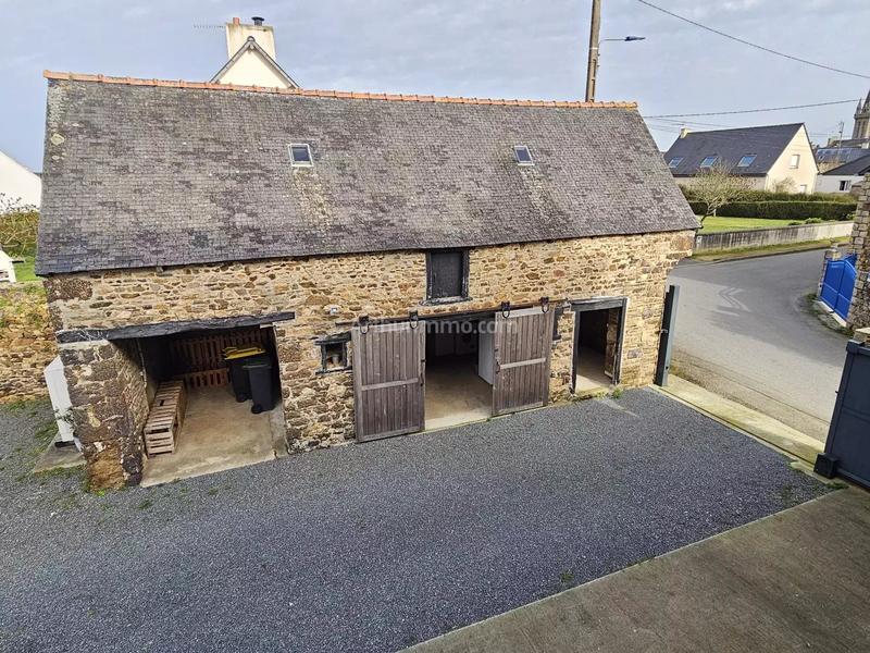 Maison - 225 m² - 9 pièces