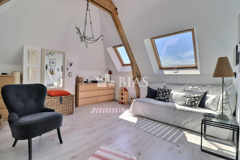 Maison - 210 m² - 7 pièces