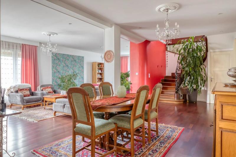 Maison - 288 m² - 10 pièces