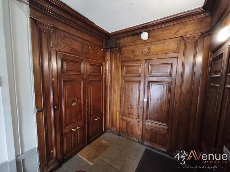 Appartement - 208 m² - 5 pièces