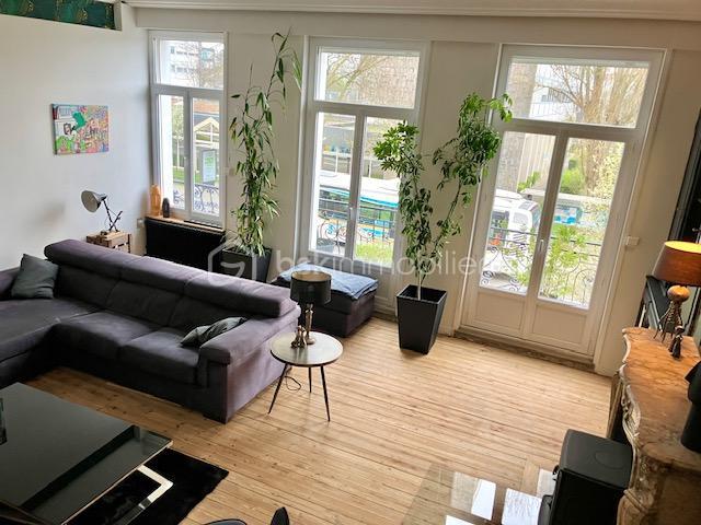 Maison - 228 m² - 9 pièces