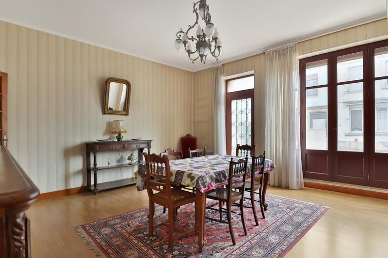 Maison - 217 m² - 10 pièces