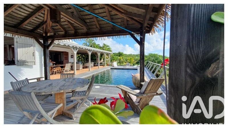 Maison - 217 m² - 6 pièces