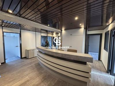 Bureau - 103 m² - 6 pièces