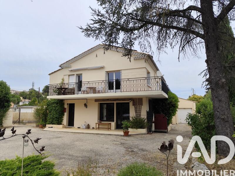 Maison - 195 m² - 8 pièces