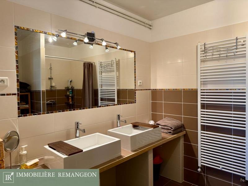 Propriété - 349 m² - 7 pièces