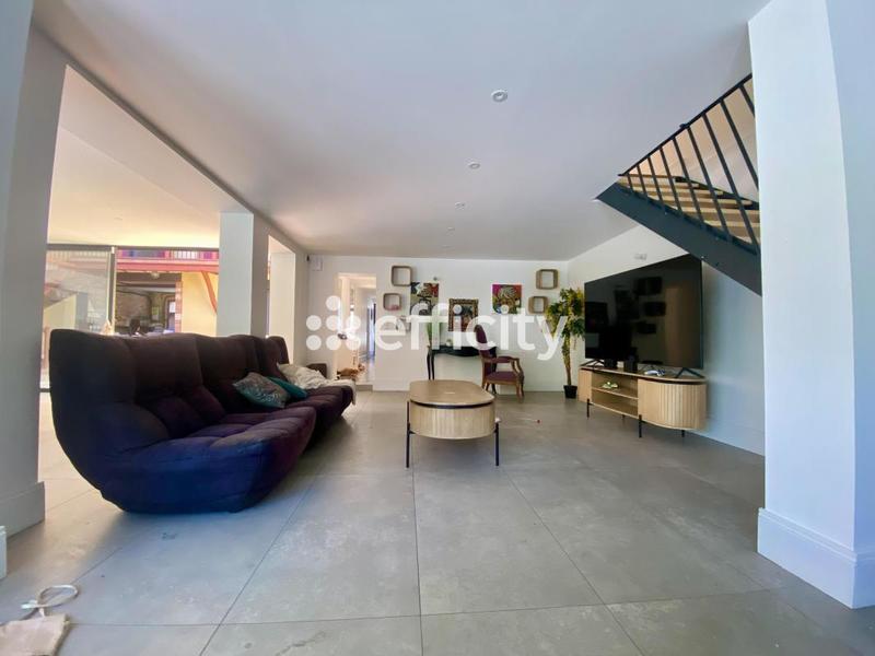 Maison de ville - 255 m² - 7 pièces