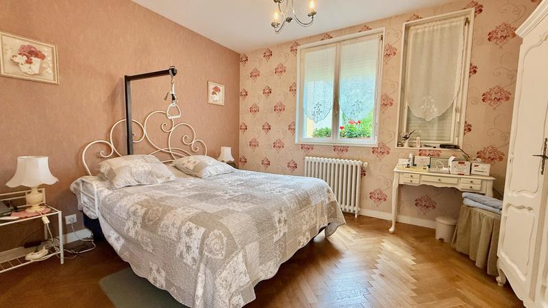 Maison - 245 m² - 11 pièces