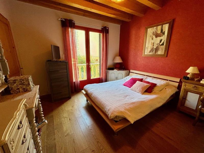 Maison traditionnelle - 175 m² - 9 pièces