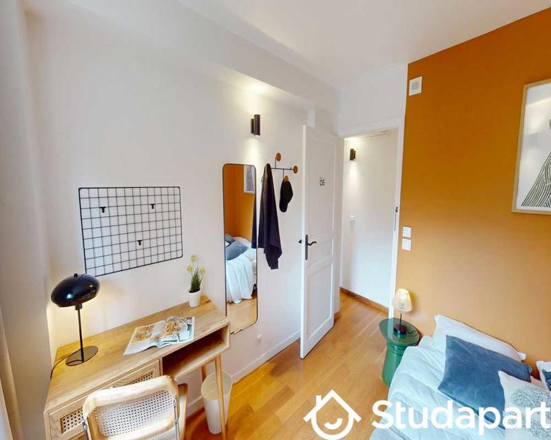Chambre - 150 m² - 1 pièce