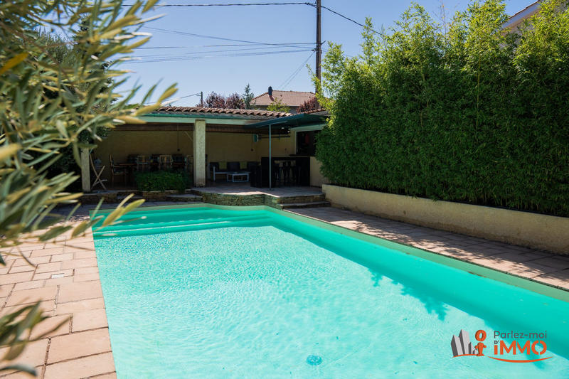 Maison traditionnelle - 196 m² - 7 pièces