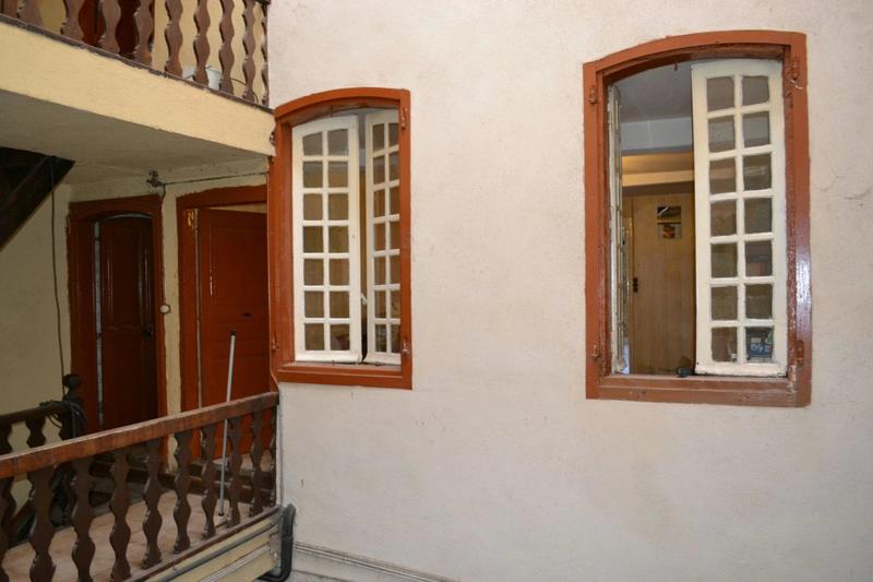 Maison - 250 m² - 6 pièces