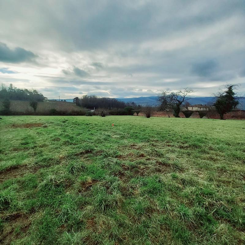 Terrain constructible - 1 750 m²