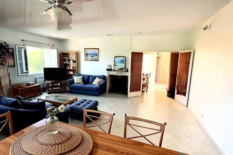 Maison - 240 m² - 6 pièces