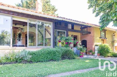 Maison - 370 m² - 8 pièces