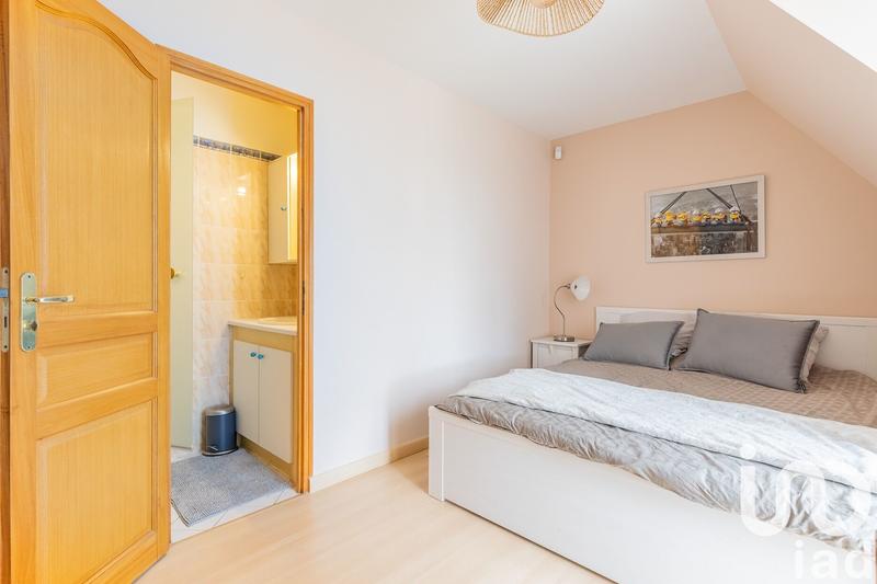 Maison - 220 m² - 10 pièces