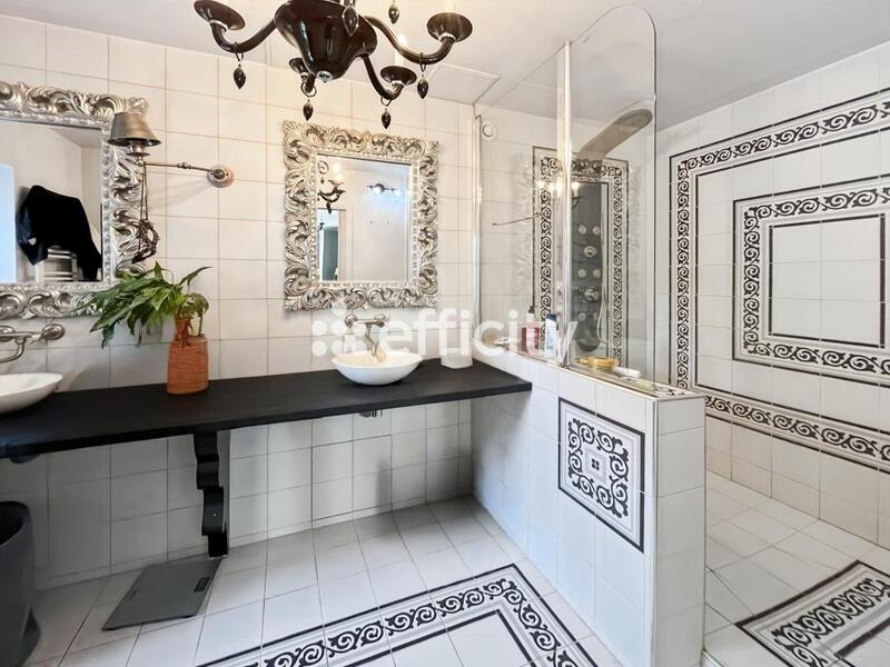 Maison bourgeoise - 236 m² - 6 pièces