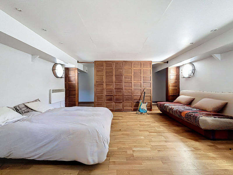 Péniche - 180 m² - 7 pièces