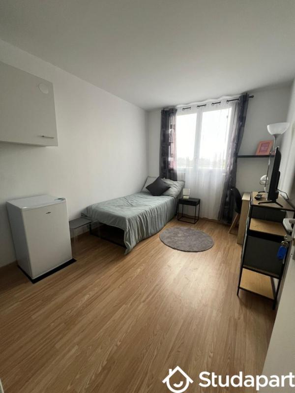 Chambre - 13 m² - 1 pièce