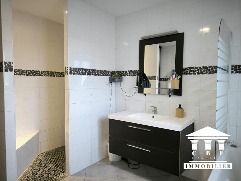 Villa - 225 m² - 8 pièces