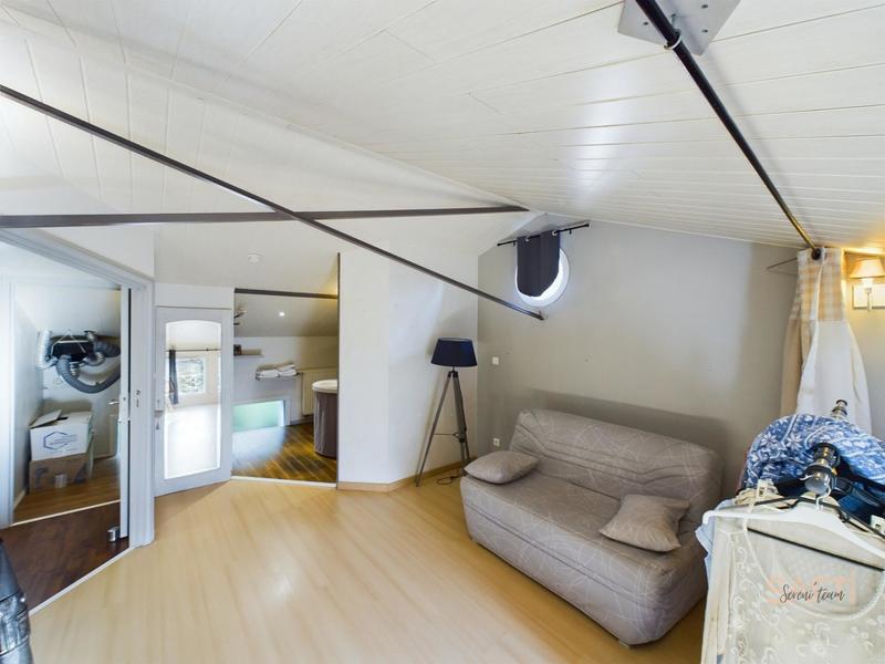 Maison - 223 m² - 8 pièces