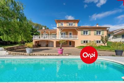 Maison - 250 m² - 6 pièces