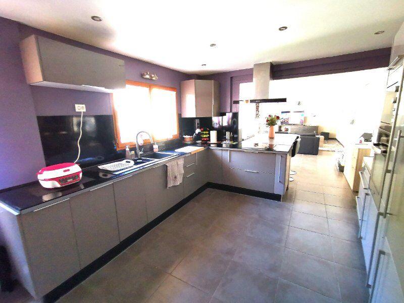 Maison - 207 m² - 8 pièces