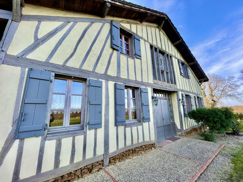 Maison - 278 m² - 9 pièces